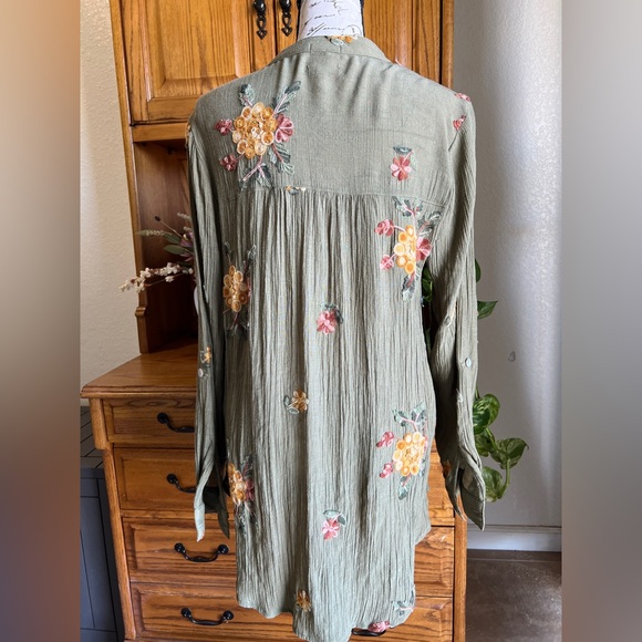 Fig and Flower Olive Green Embroidered Button-Up Long Sleeve Blouse Tunic - Picture 8 of 10